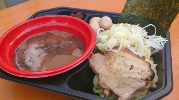 どでかいチャーシュー！つけめん堂の濃厚焼き干しつけ麺