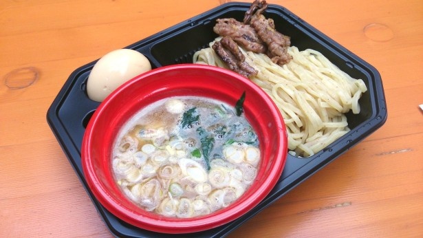 アサリで旨味を加えた而今の濃厚魚貝三獣士つけ麺