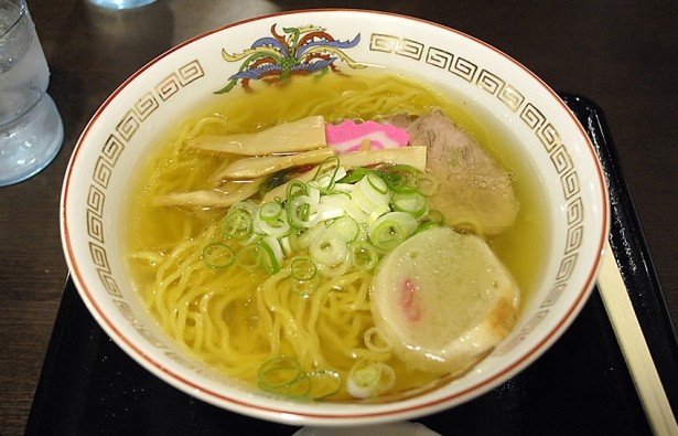 透明で深みのあるスープが人気！「きちりん」の塩らーめん(750円)