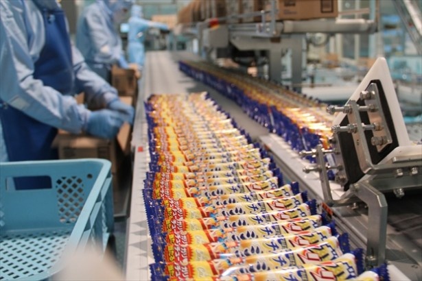 製造工程その5、段ボールにいれる
