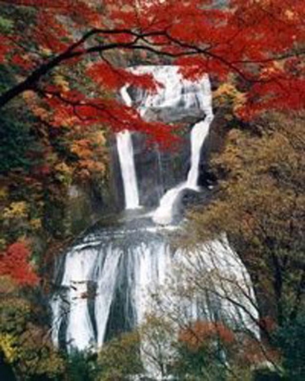 水戸黄門として知られる徳川光圀が訪れた場所としても有名(茨城県・袋田の滝)
