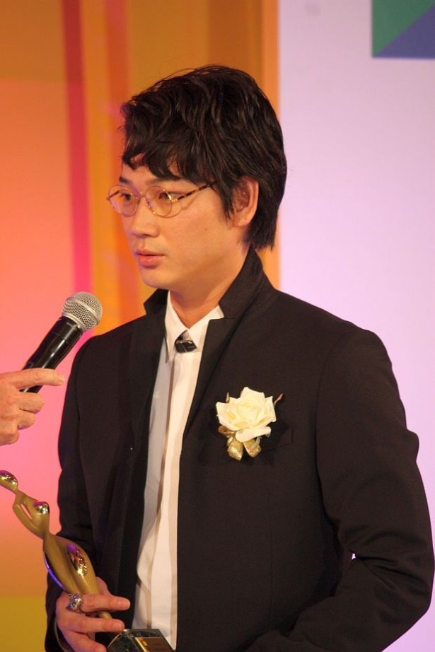 「最高の離婚」出演の綾野剛さんは助演男優賞を獲得