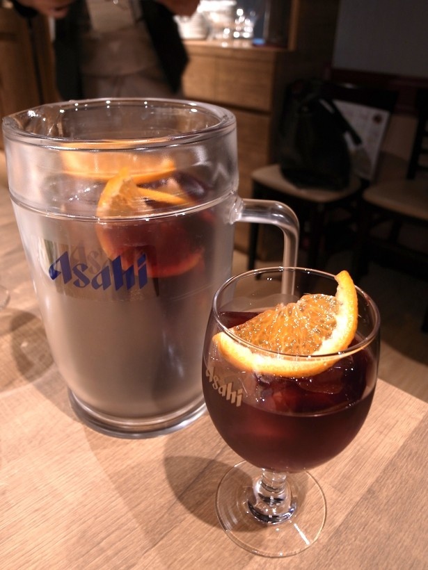 甘口の自家製サングリアが5杯以上！名物マグマムジョッキ(1780円)