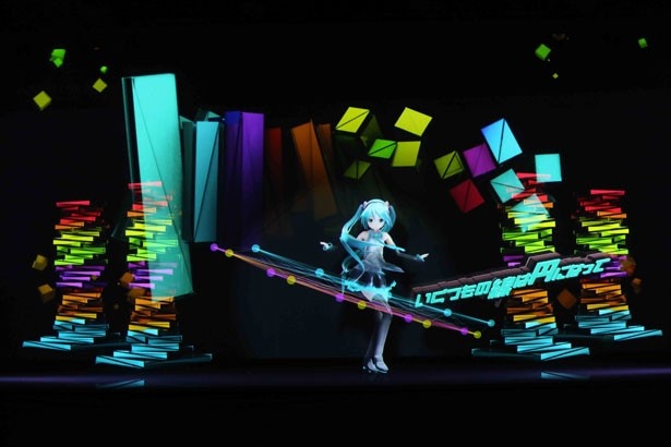 曲ごとに異なるコスチュームにも注目！