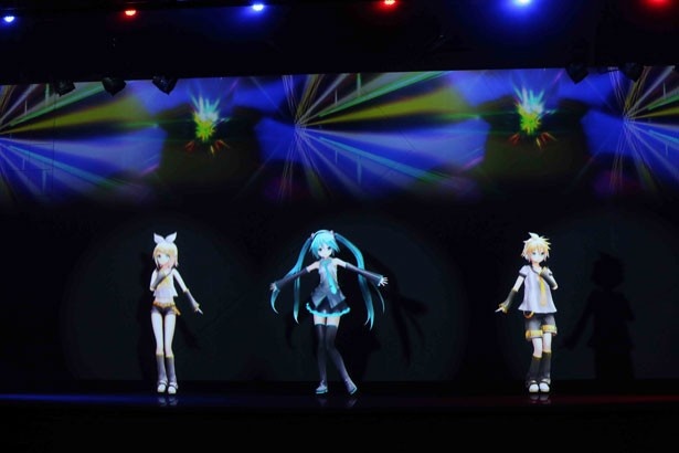 スペシャルブックレットには全曲の歌詞とコスチューム画像が掲載される