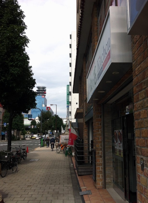 「叙々苑 Kitchen　大阪扇町店」から関西テレビが見える。地下鉄扇町駅が最寄駅だ