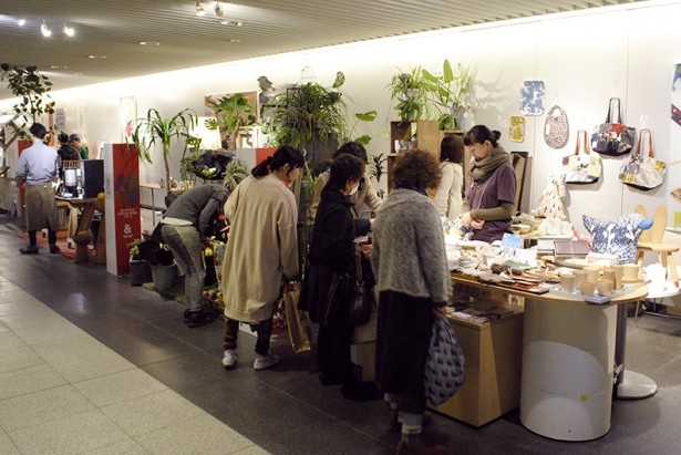 多くの人が足と止めるDesign Market EAST