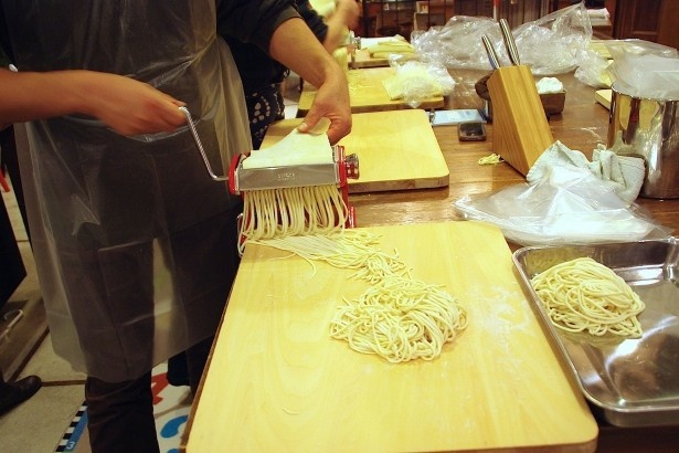 製麺はパスタマシンで！太さは細麺サイズ