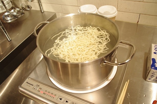 麺が浮いてきたら茹だった合図