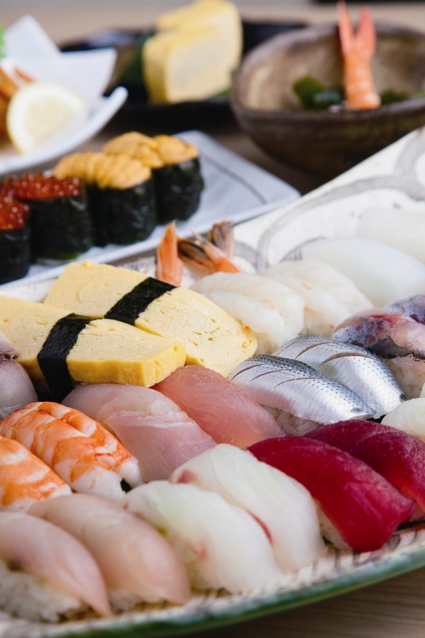 トロ、ウニ、イクラ…高級寿司ネタも食べ放題！