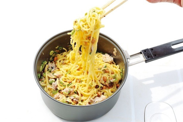 深夜のズボラ飯にも！コンビニ食材で簡単登山飯レシピ