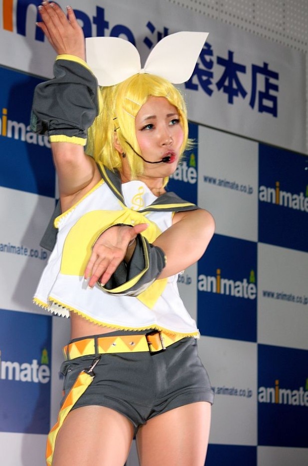キュートなダンスが披露された