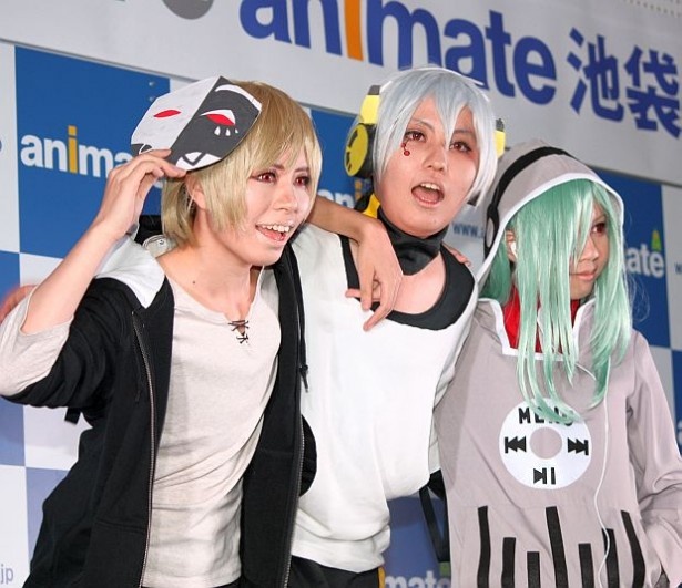 観客たちは「カッコイイー！」「ヤバイー！」と叫んでいた