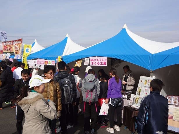 スイーツ物産展も展開