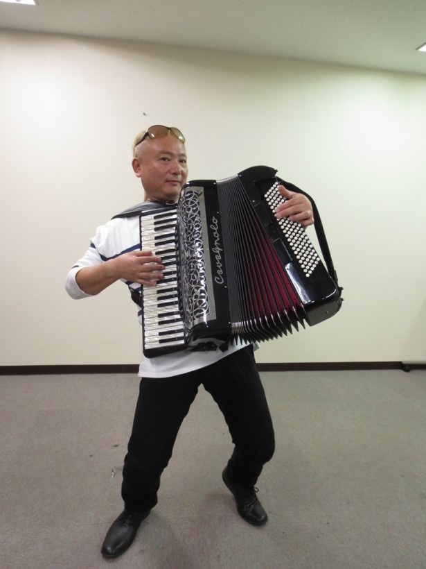 1台のアコーディオンが奏でるているとは思えない多彩な音色