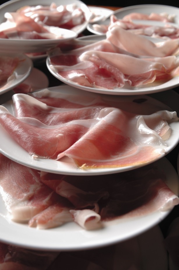甘エビ、カキ、生ハムに溺れる！一点豪華主義な単品食べ放題 