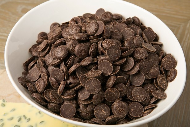 スイスのフェルクリン社製のチョコを使用。カカオのほろ苦さの中にコクを感じる