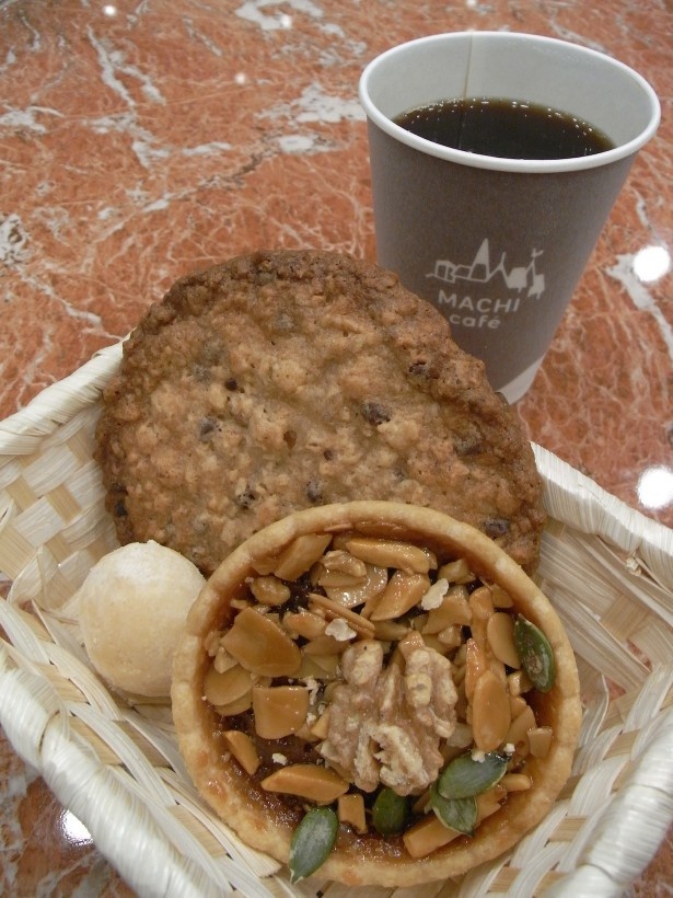 イエローブルボンのナッティな風味には同じナッツ系のスイーツを合わせて