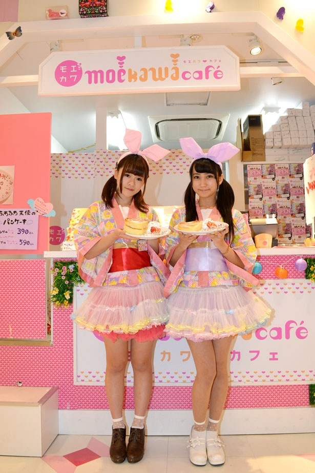 店舗前での2ショット