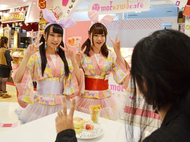 今回は特別に2人がかりで実演してくれた