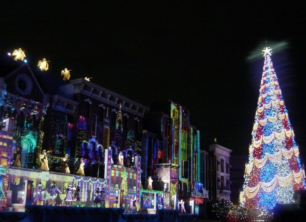 ギネス世界記録に認定された世界一のクリスマスツリーが点灯！ユニバーサル・スタジオ・ジャパンのクリスマス イベントが11/15(金)から開催｜ウォーカープラス