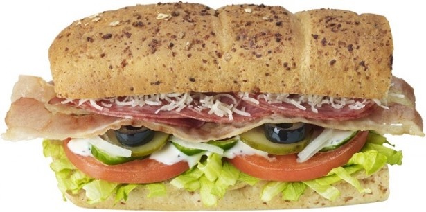 2番人気のBLT(370円)はベーコンとパルミジャーノ・レッジャーノの相性抜群