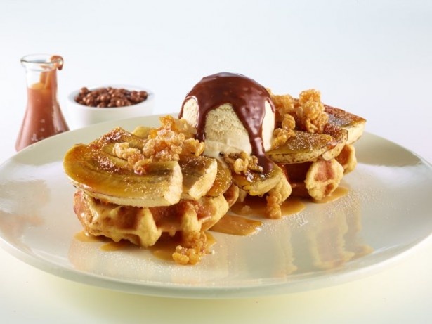 ミルクチョコとアイス、ワッフルの絶妙な関係が魅力のバナナスプリットワッフル(1400円)