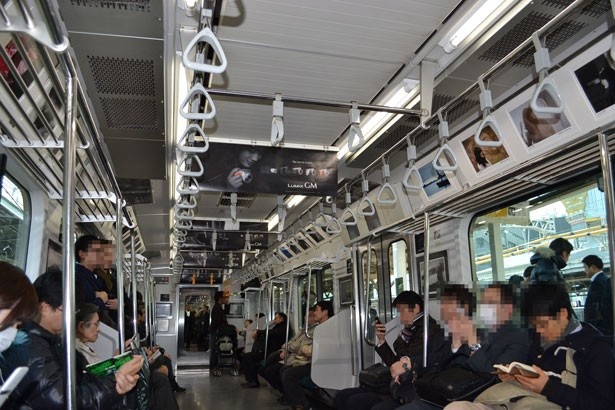 荷台の上に写真がずらり！
