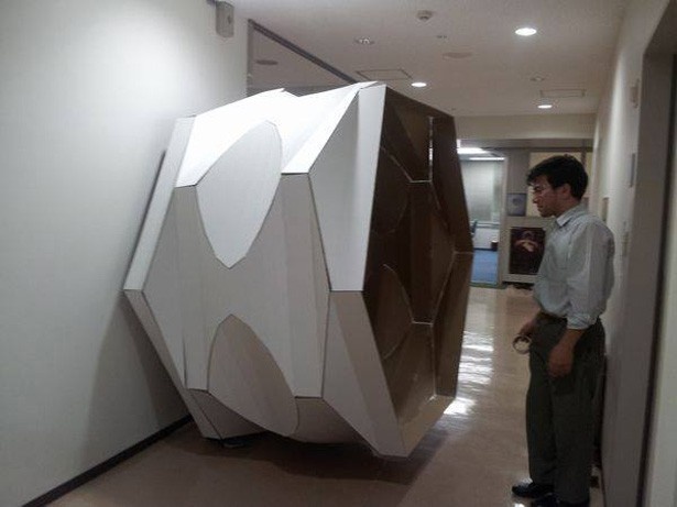 コンピュータで設計された「おりがみアート」のオブジェ