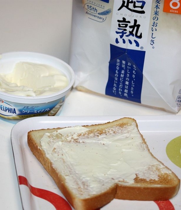 Pasco超熟の食パンにも塗って実食。クリームチーズの味わいをしっかり感じることができた