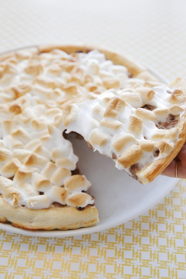 日本初上陸のMAX BRENNER、人気メニューのチョコレートチャンクピザ。
