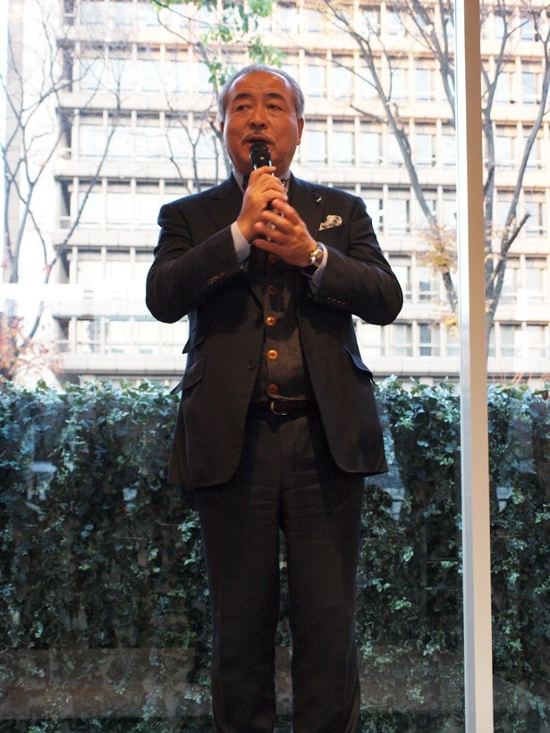 プレオープンにはフードコラムニストの門上武司さんが挨拶