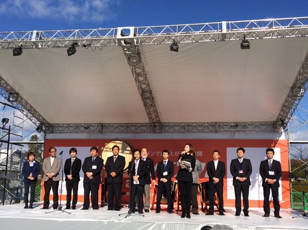 初日には日本ラーメン協会発起人でラーメン研究家の大崎裕史氏や実行委員会によるオープニングセレモニーが行われた