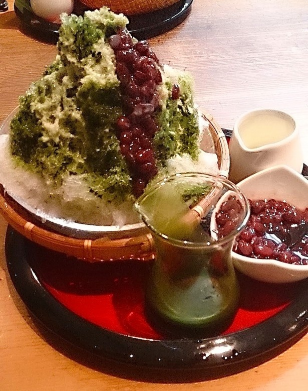 船橋屋こよみの2階ではふわふわ氷のかき氷が夏季限定で味わえる