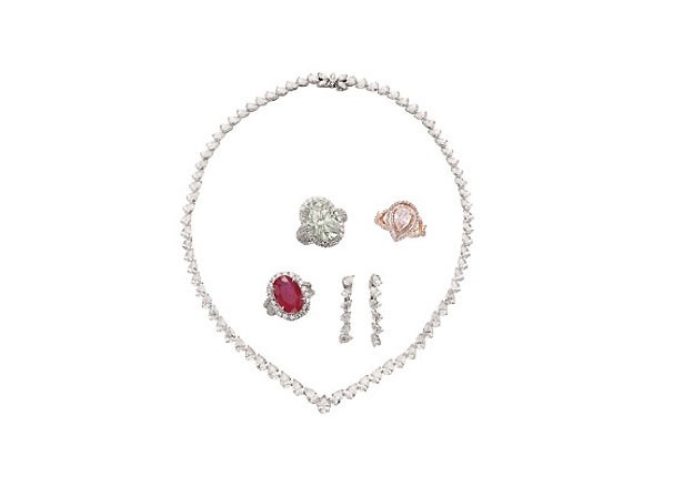 【写真を見る】6495万8000円相当のジュエリー詰め合わせ福袋が3776万円で発売！