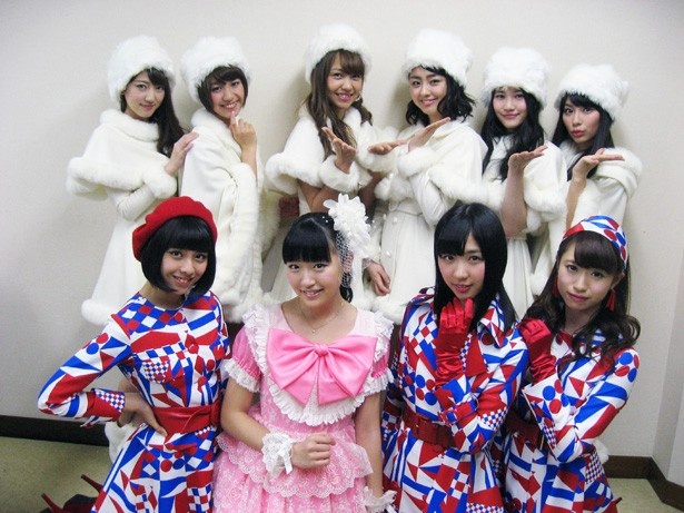 「SUPER☆GiRLS」の前列左から田中美麗・前島亜美・溝手るか・後藤彩。 後列左から八坂沙織・渡邉ひかる・志村理佳・荒井玲良・勝田梨乃・宮崎理奈。