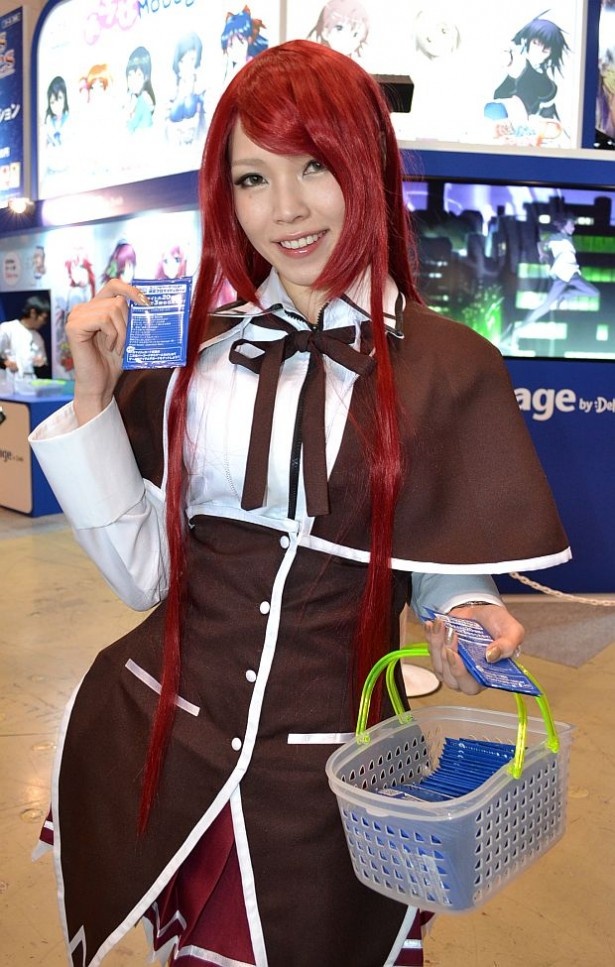 【写真を見る】美女たちも参戦！企業ブースも大盛り上り