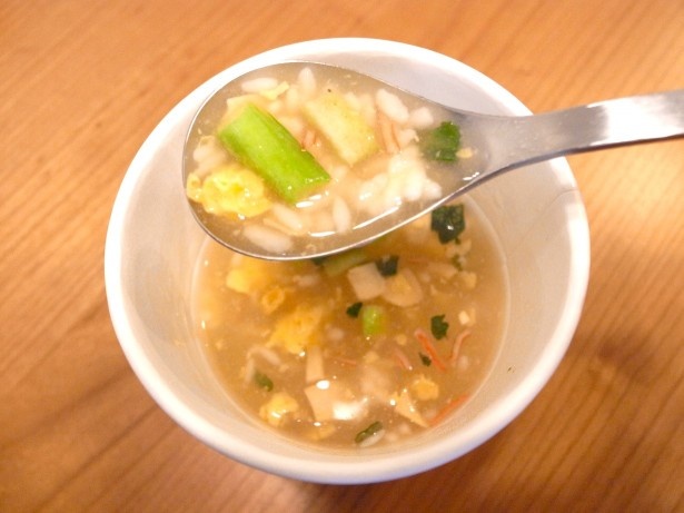 とろみのついたスープはあっさりながらも満足感のある味わい