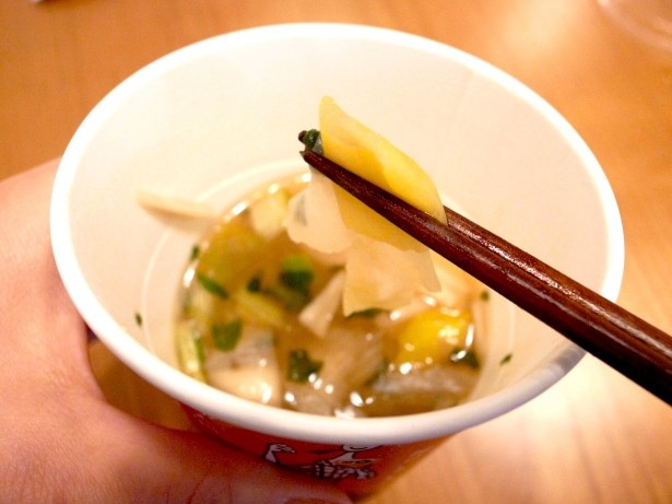 ネギやゴボウなど具だくさんで野菜がとれる満足感がある