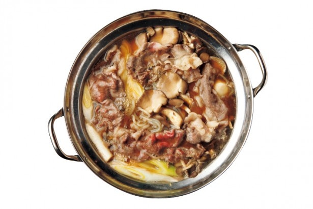 里芋や牛肉を煮込んだ芋煮。山形では秋になると野外で芋煮会が開かれる