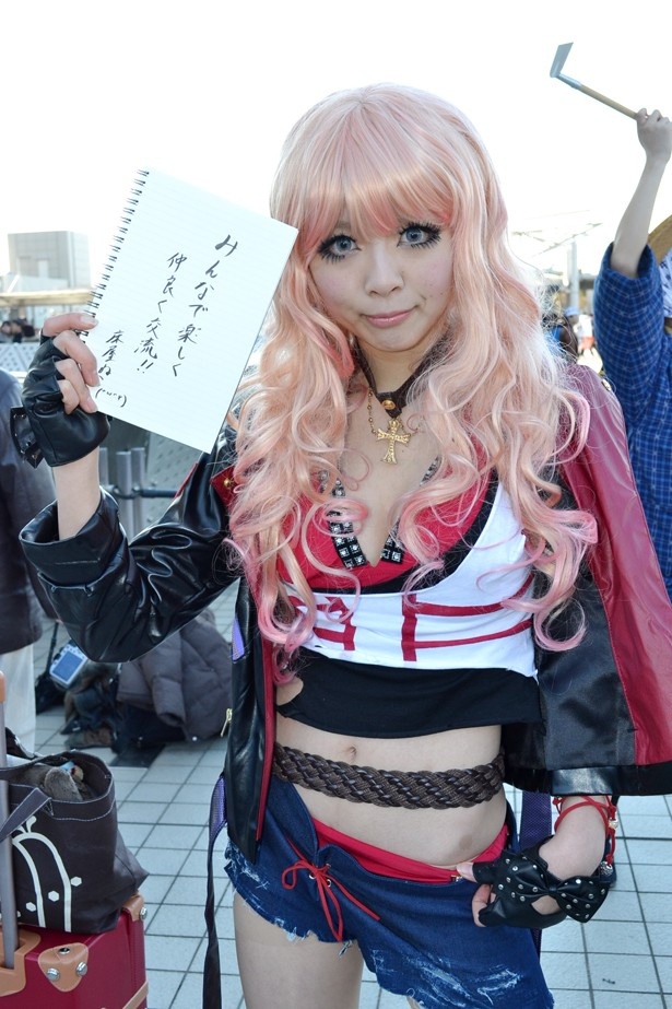 「マクロスF」のシェリルに扮する床屋ねこさん
