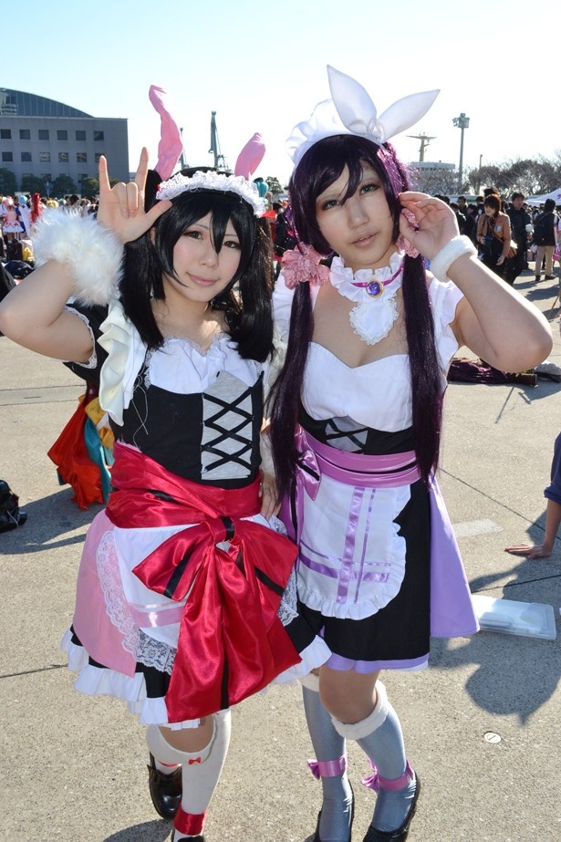 「ラブライブ！」の矢澤にこに扮するうよさん(左)と東條希に扮するあんこさん(右)