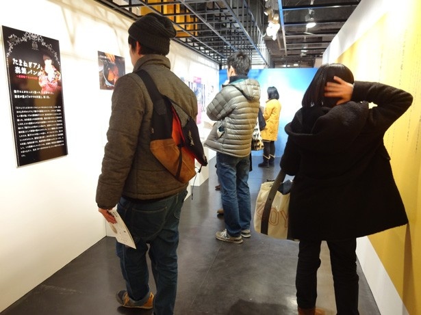 会場では多くの若者が来場し、熱心に展示をみていて、2時間はいる人はざらにいるそう！