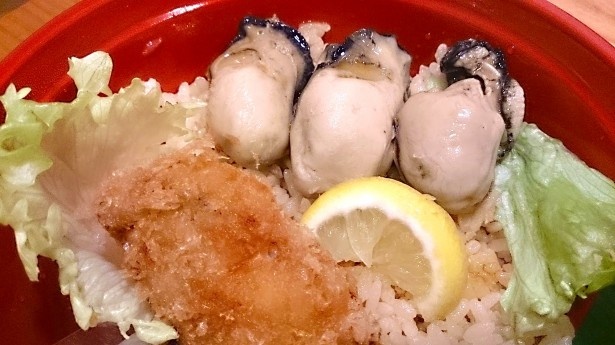 広島かき飯丼は出汁で炊いたかきご飯も美味！タルタルソース付きのカキフライものって大満足