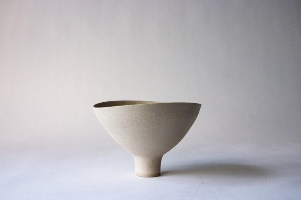 青木氏の作品。「Jewelryシリーズ」の「Jewelry瓷BOWL」W15.4×D13.2×H10.2cm