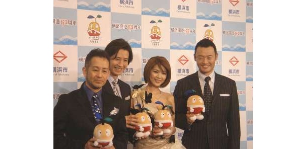 右から、中田 宏横浜市長、飯島直子、谷原章介、宮本亜門