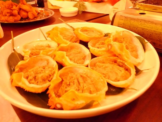 「旨味凝縮・カニ味噌甲羅焼き」（850円）