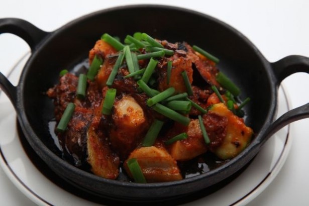 「島ダコチャンプル」(980円)欧風小皿料理　沢村提供