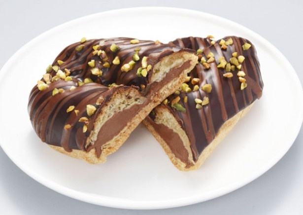コンビニで買えるフルーティーな“最先端”チョコエクレアって？