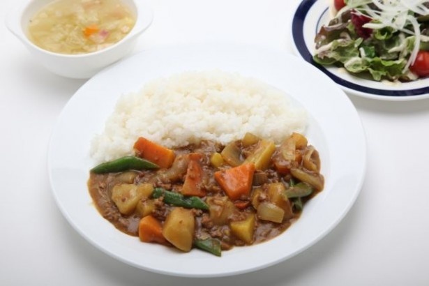 「アグーと沖縄野菜のキーマカレー」(1200～1800円)自由ヶ丘グリル提供